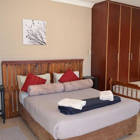 A & R Guesthouse Bloemfontein Ngoại thất bức ảnh