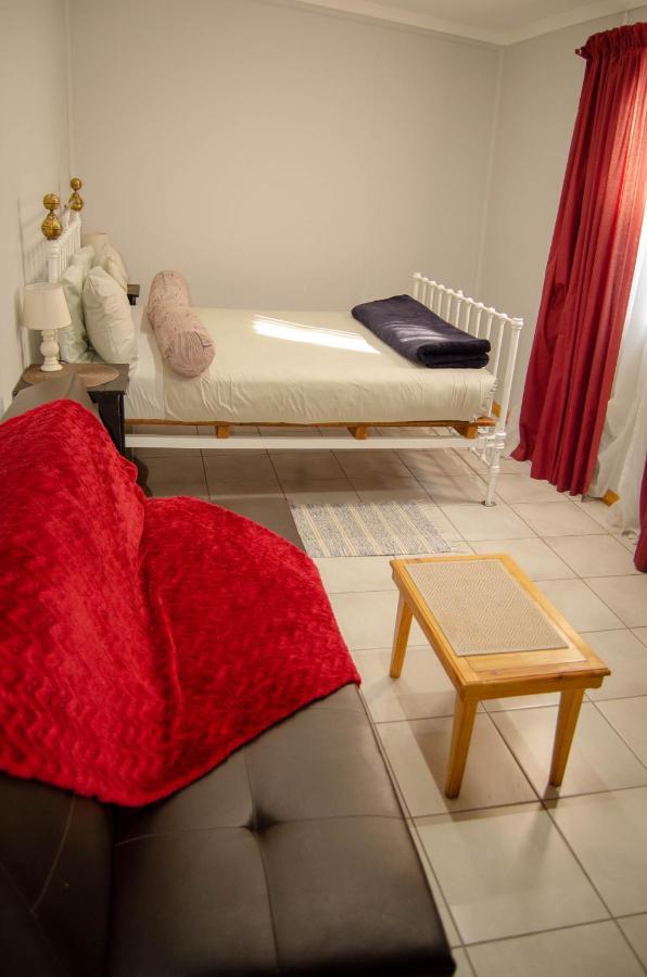 A & R Guesthouse Bloemfontein Ngoại thất bức ảnh