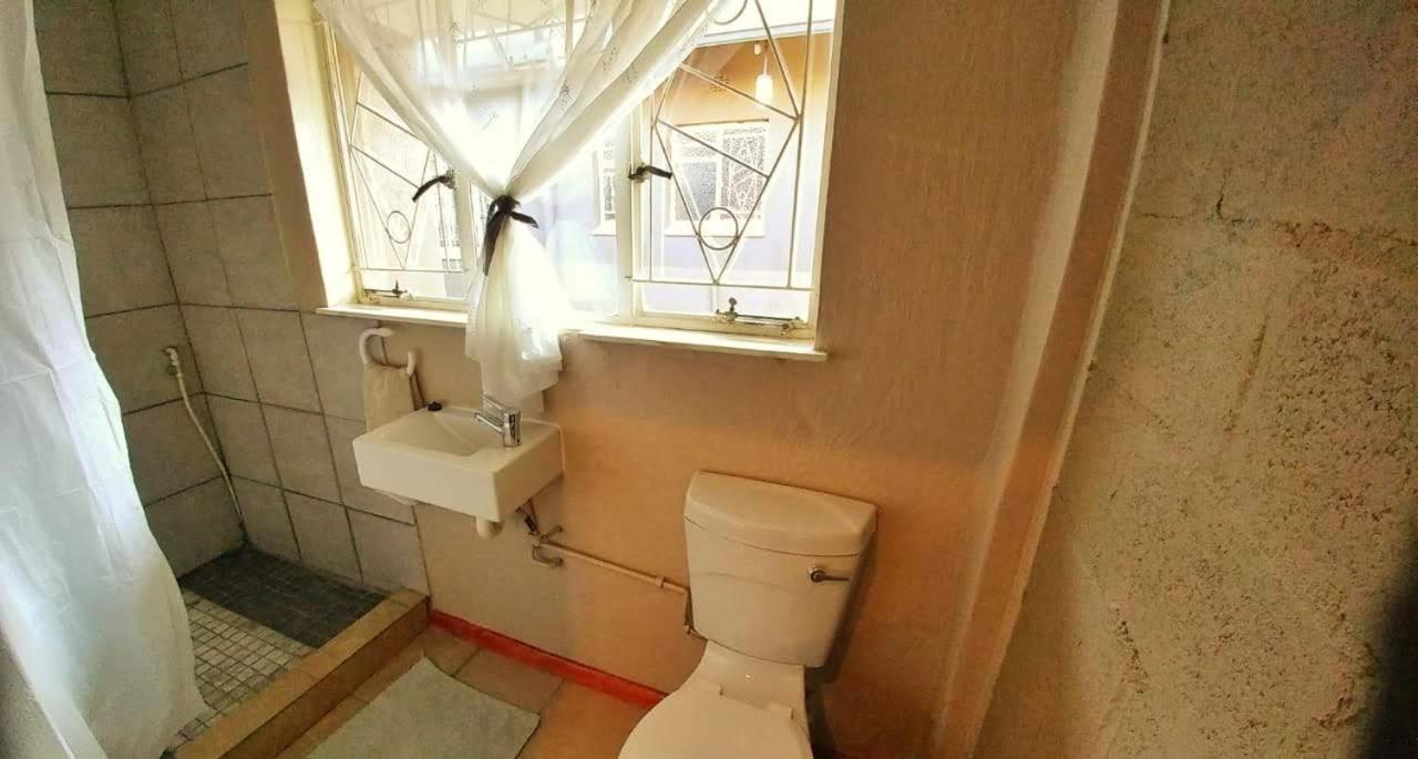 A & R Guesthouse Bloemfontein Ngoại thất bức ảnh
